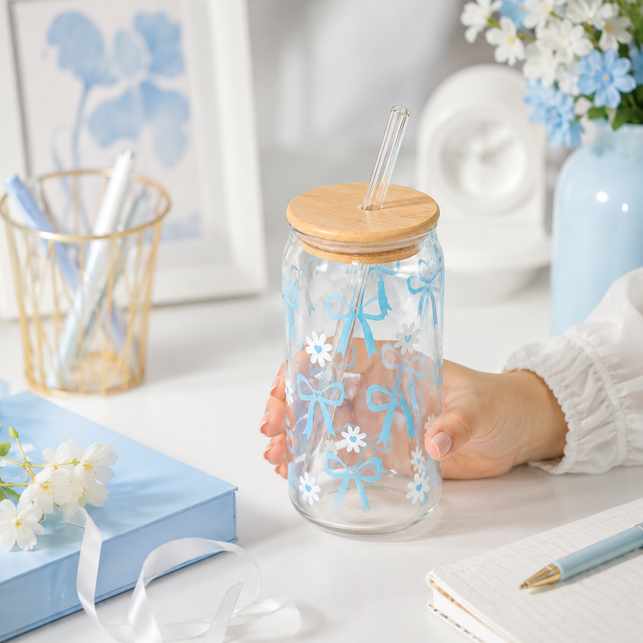 Blue Bow & Daisy Glass Tumbler with Bamboo Lid & Straw